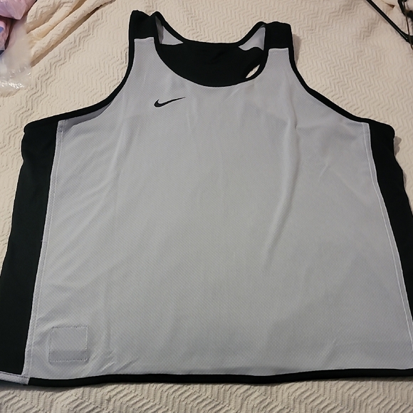 Nike XXL Black and Gray Sports Tank - Picture 4 of 5